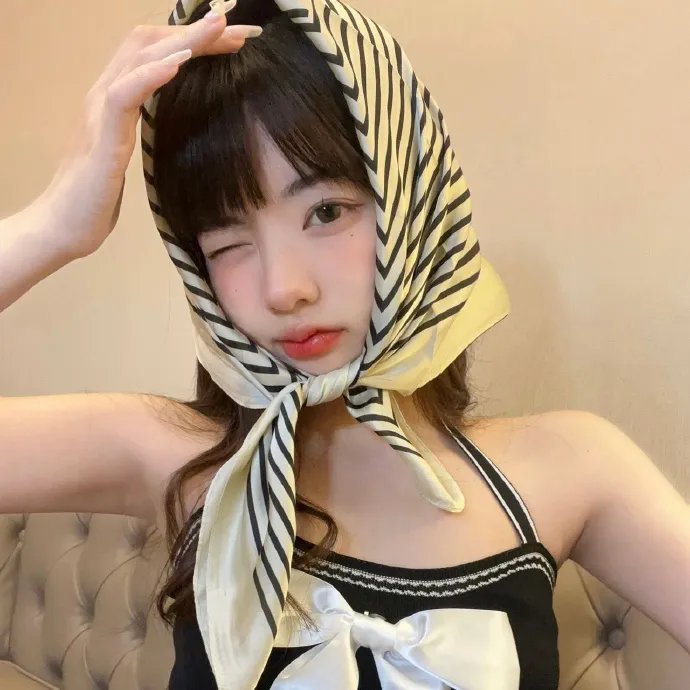 红鞋男子